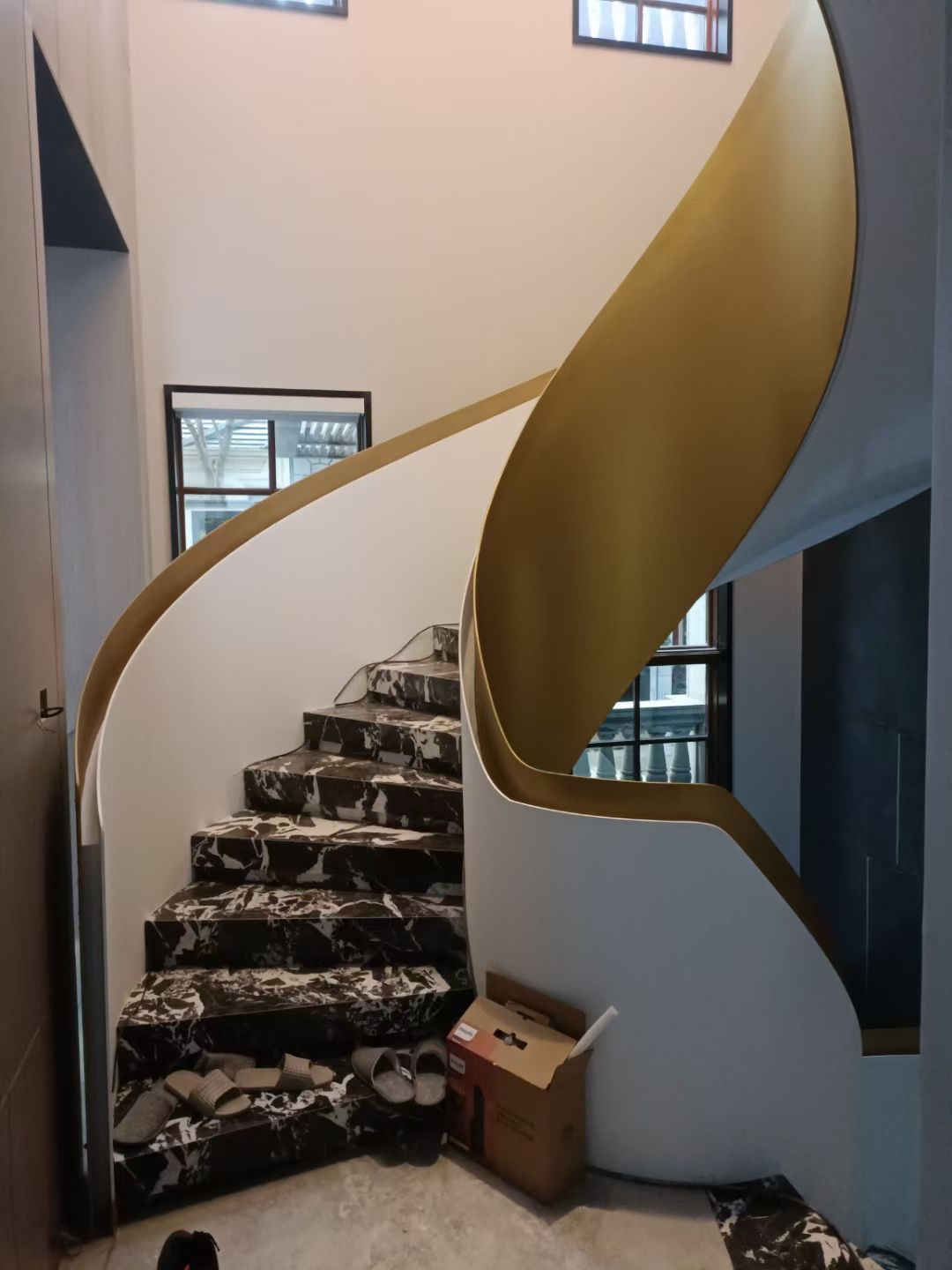 现代